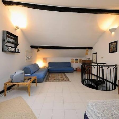Апартаменты Mansarda A Finalborgo - Fascino E Tradizione Финале Лигуре Экстерьер фото